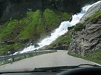 Спуск с водопадами